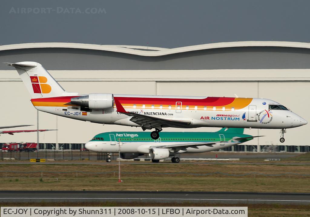 EC-JOY, 2005 Bombardier CRJ-200ER (CL-600-2B19) C/N 8064, Landing rwy 14R
