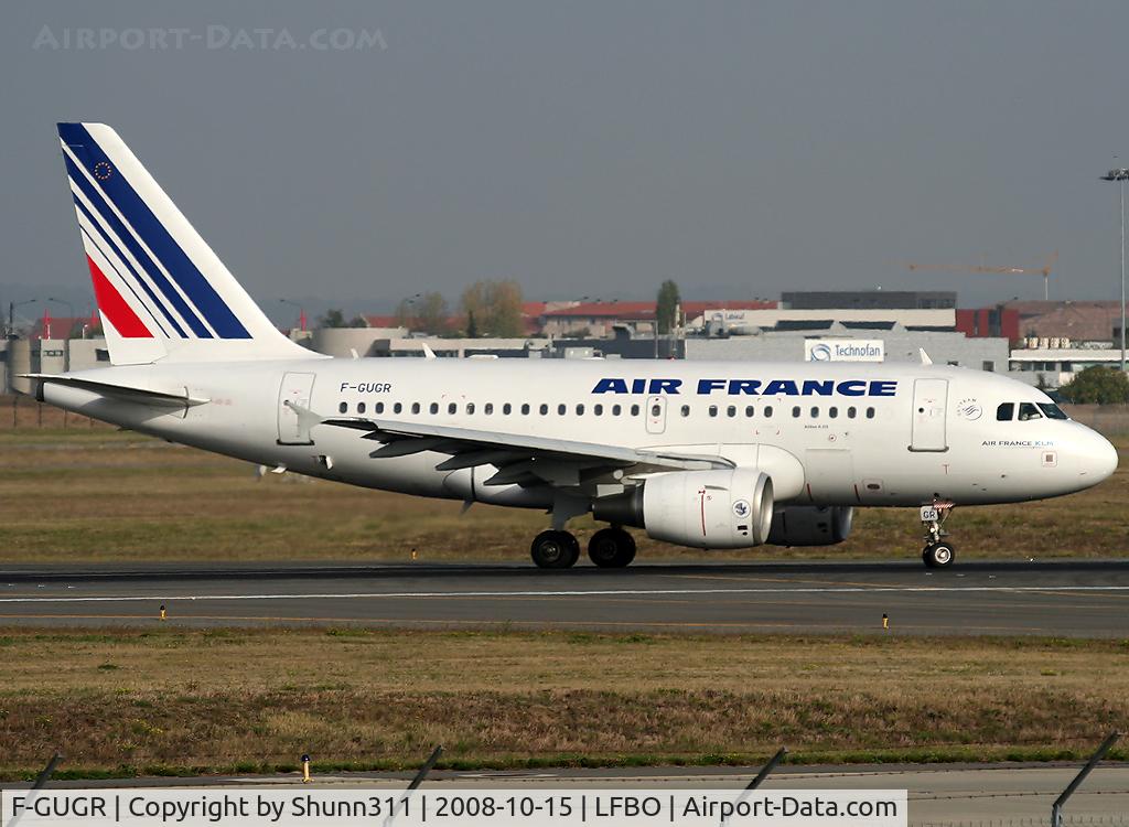 F-GUGR, 2007 Airbus A318-111 C/N 3009, Lining up rwy 14R for departure...