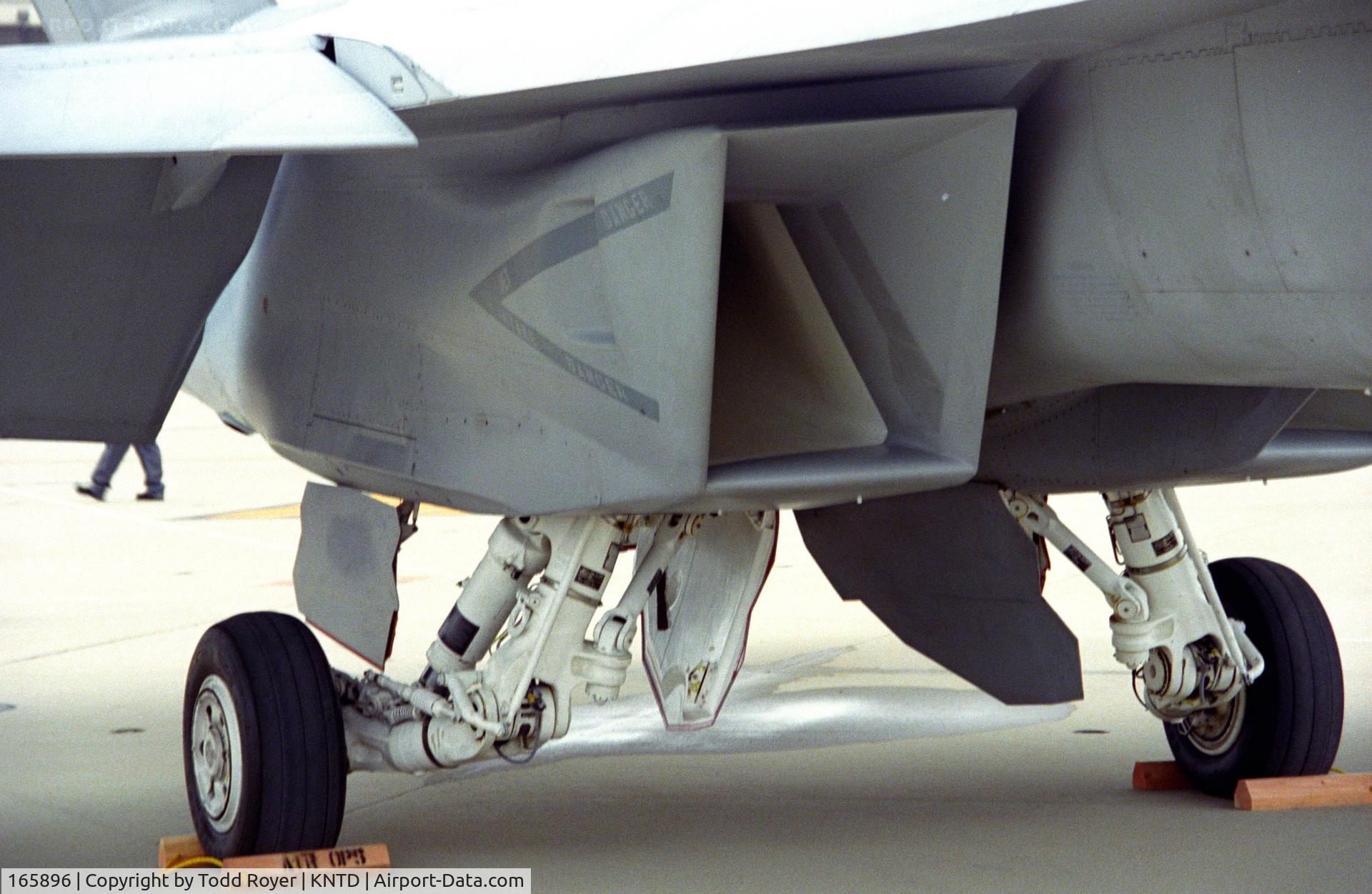 165896, Boeing F/A-18E Super Hornet C/N E051, Point Mugu Airshow 2005
