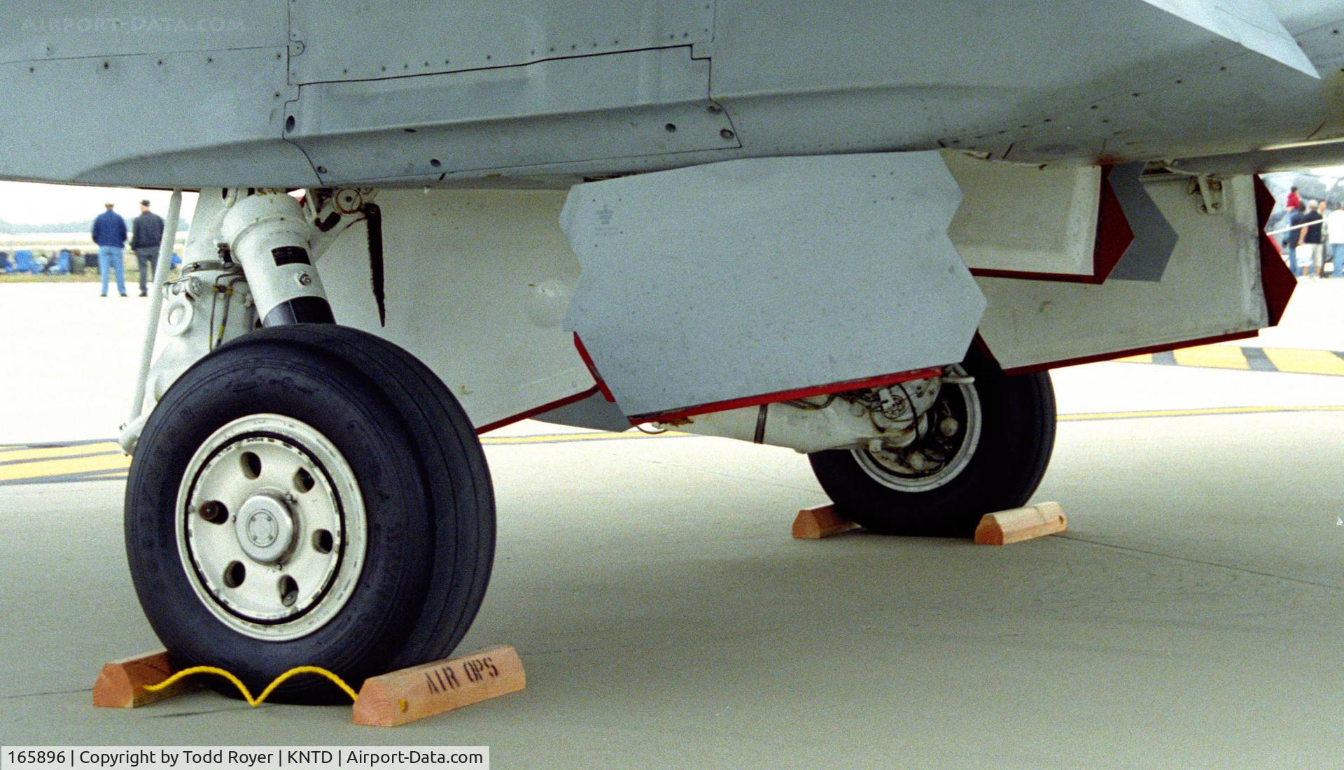 165896, Boeing F/A-18E Super Hornet C/N E051, Point Mugu Airshow 2005