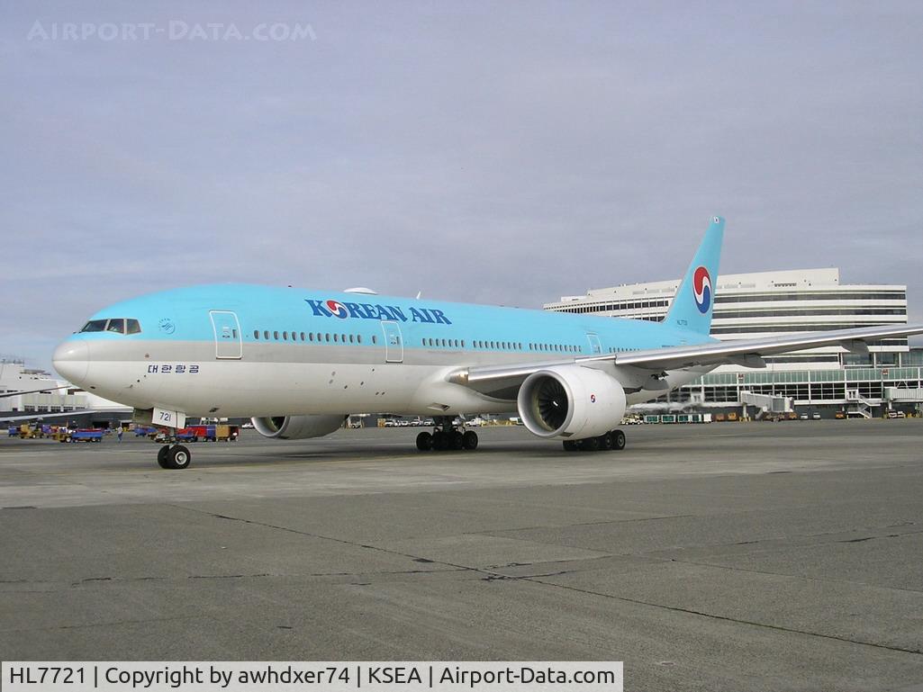 HL7721, Boeing 777-2B5/ER C/N 33727, KE 026 ready for depature to Seoul-Incheon