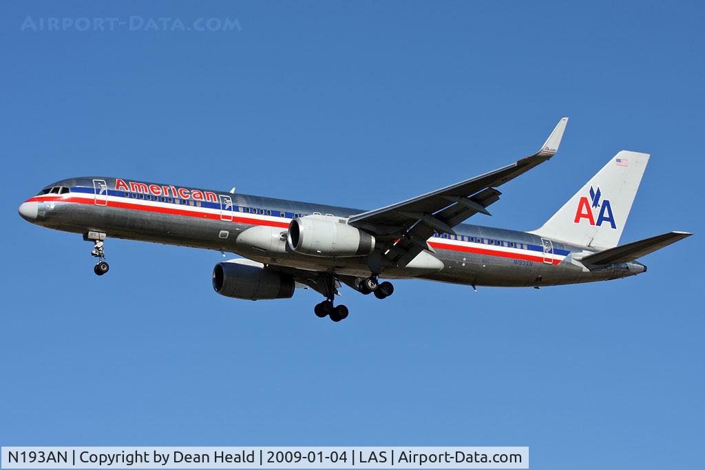 N193AN, 2001 Boeing 757-223 C/N 32387, American Airlines N193AN from Dallas/Fort Worth Int'l (KDFW) on short-final to RWY 25R.