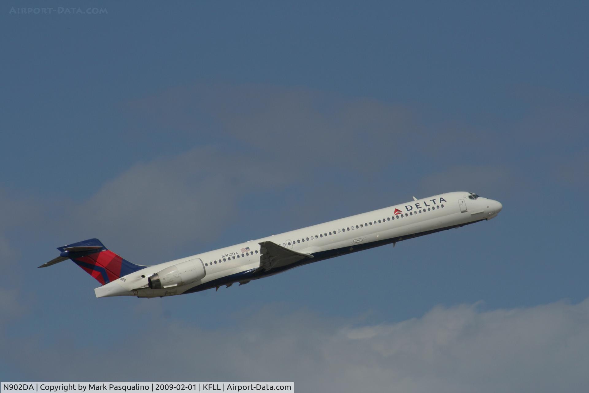 N902DA, 1994 McDonnell Douglas MD-90-30 C/N 53382, MD-90