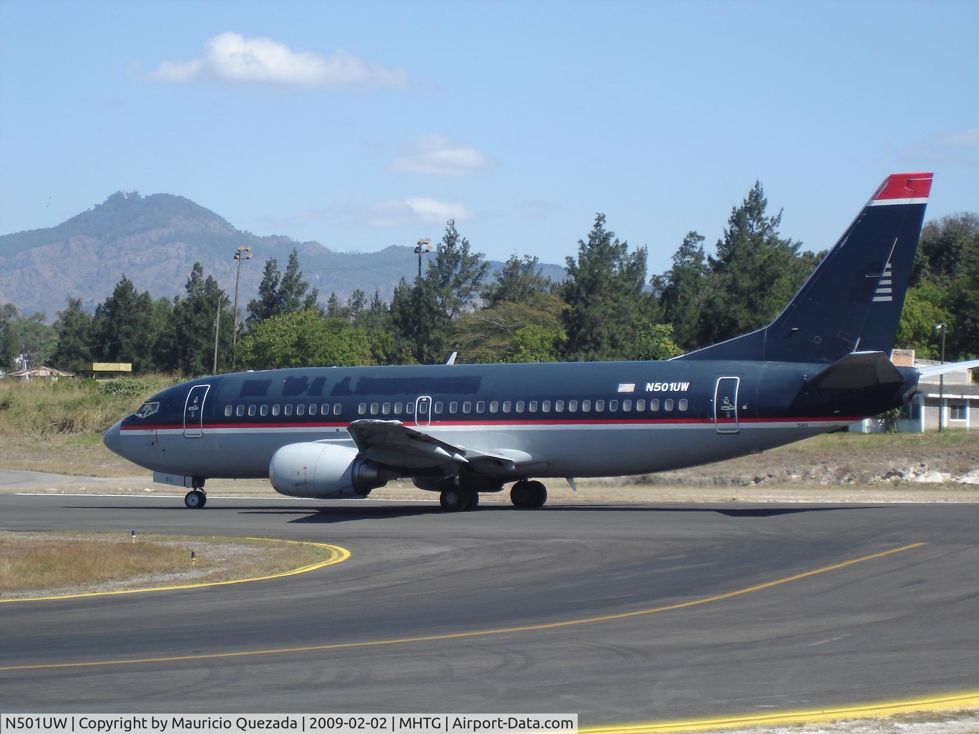 N501UW, 1985 Boeing 737-301 C/N 23231, Dangerous Landing @TGU Jan 2 2009