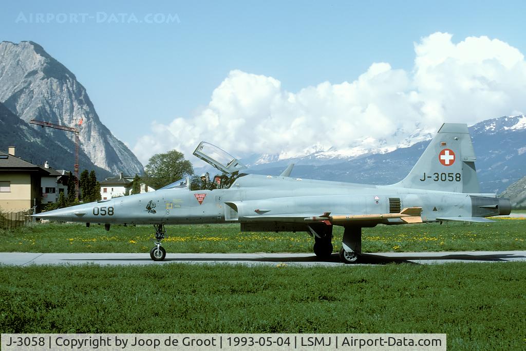 J-3058, Northrop F-5E Tiger II C/N L.1058, My first trip to a Swiss refresher course produced lots of Hunters and Tigers. With no fences surrounding the airfield it was a photograhers paradise!