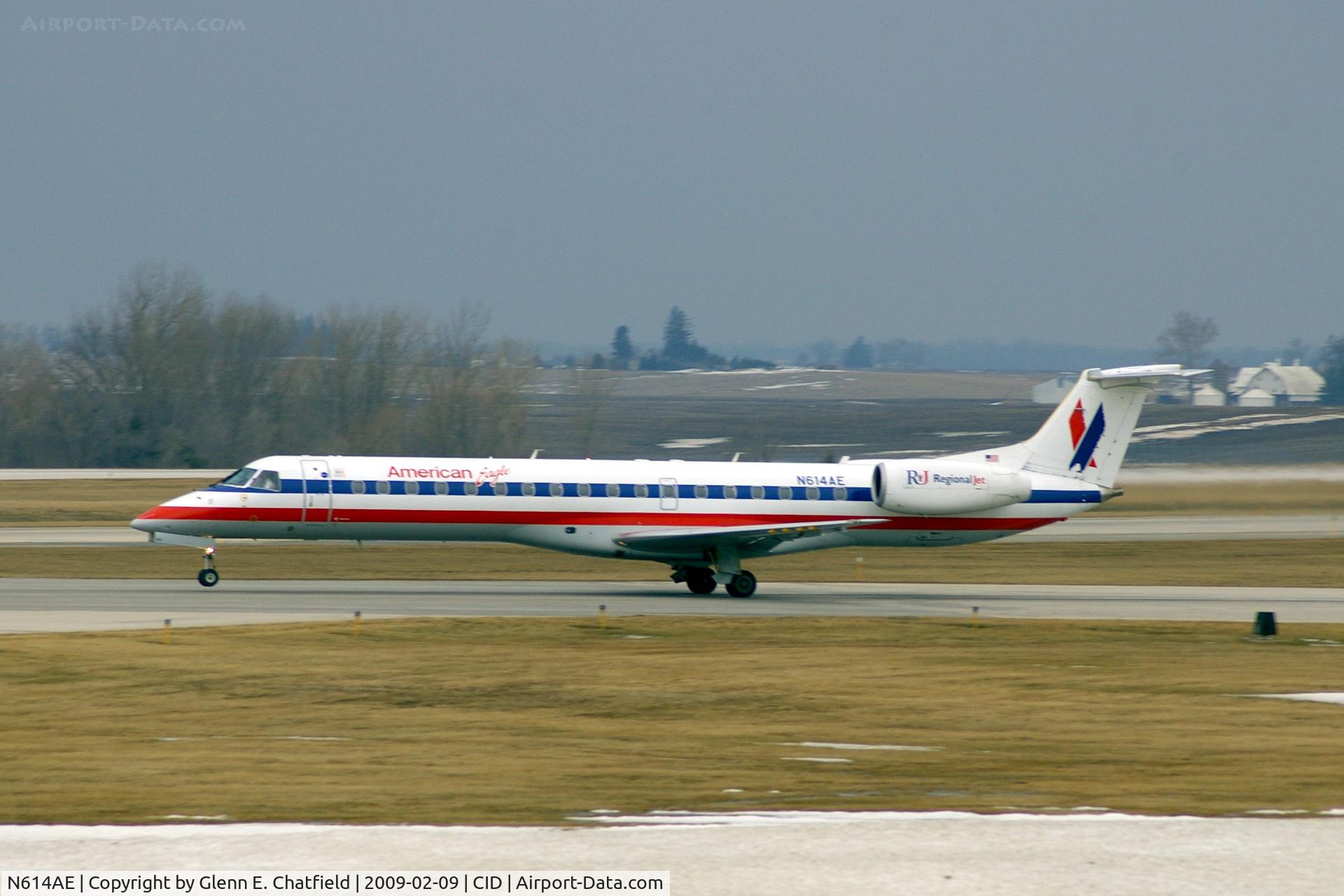 N614AE, 1998 Embraer ERJ-145LR (EMB-145LR) C/N 145086, Departure roll, runway 13