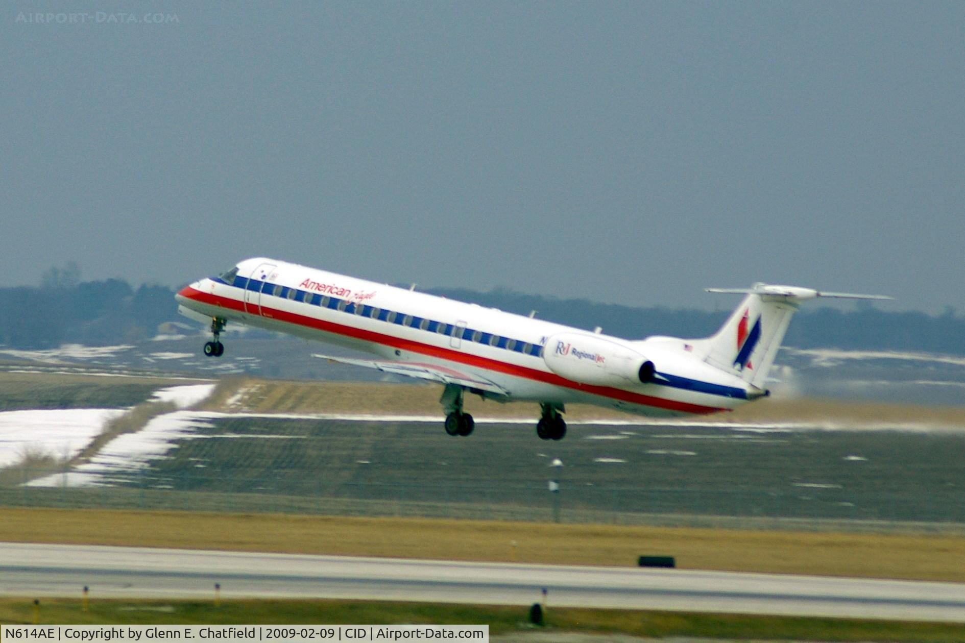 N614AE, 1998 Embraer ERJ-145LR (EMB-145LR) C/N 145086, Departing runway 13