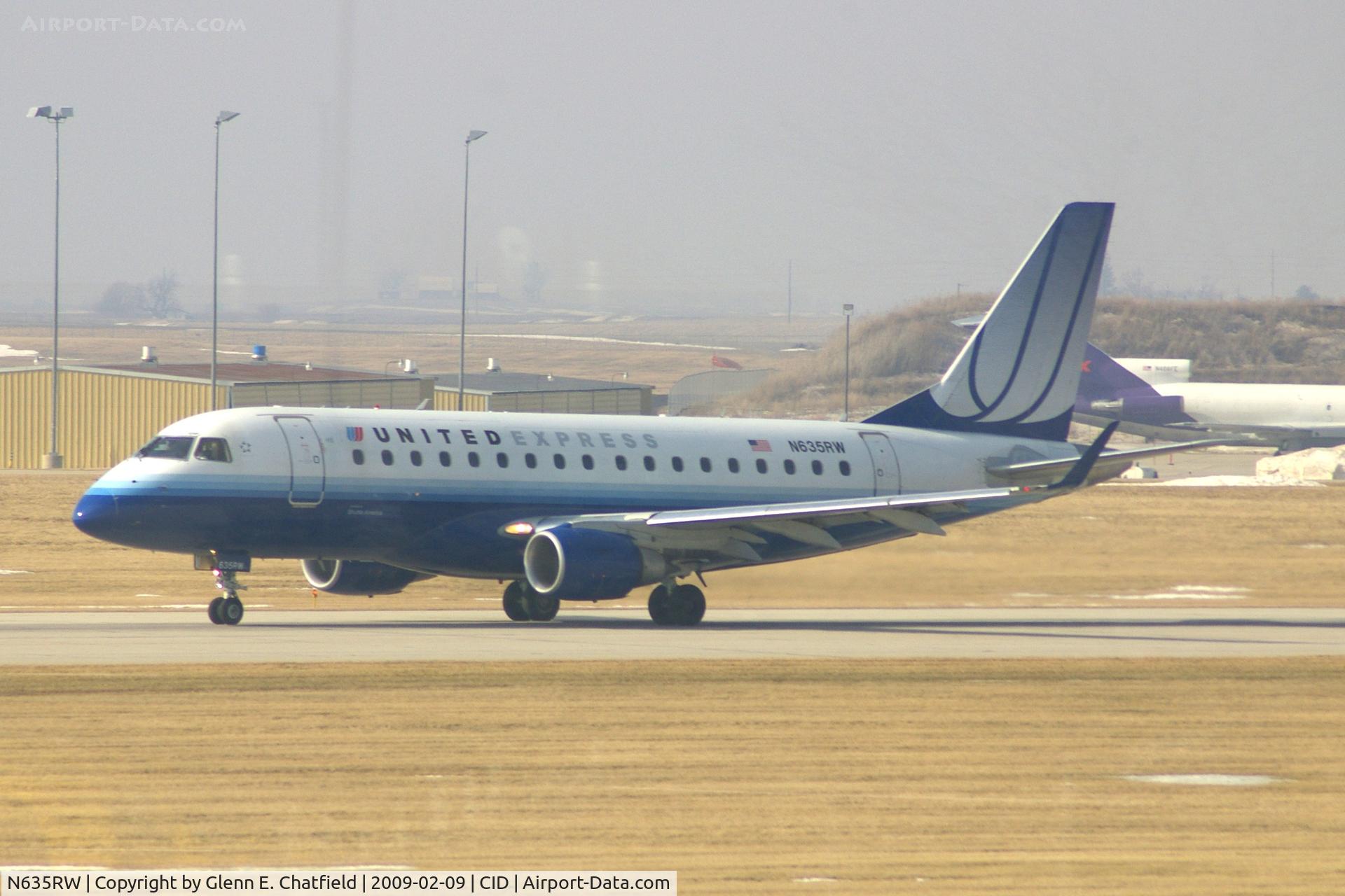 N635RW, 2004 Embraer 170SE (ERJ-170-100SE) C/N 17000056, Takeoff roll, runway 13
