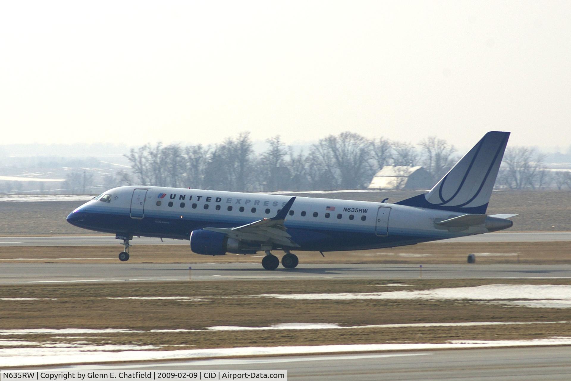N635RW, 2004 Embraer 170SE (ERJ-170-100SE) C/N 17000056, Takeoff roll - rotating - runway 13