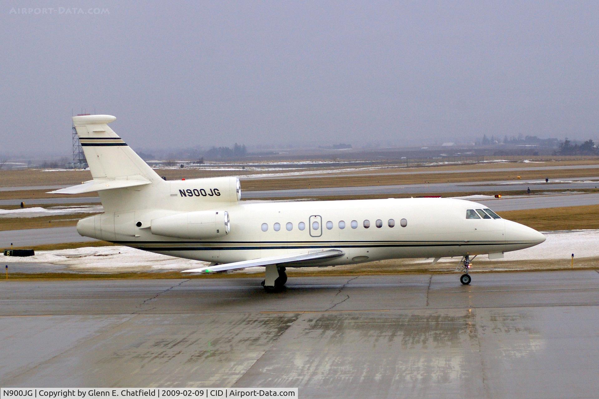 N900JG, 2006 Dassault Falcon 900EX C/N 168, Taxiing past the tower to Landmark FBO.