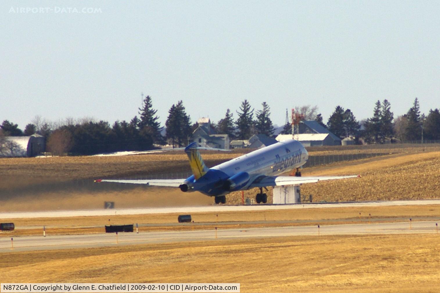 N872GA, 1991 McDonnell Douglas MD-83 (DC-9-83) C/N 53295, Climbing out off Runway 27