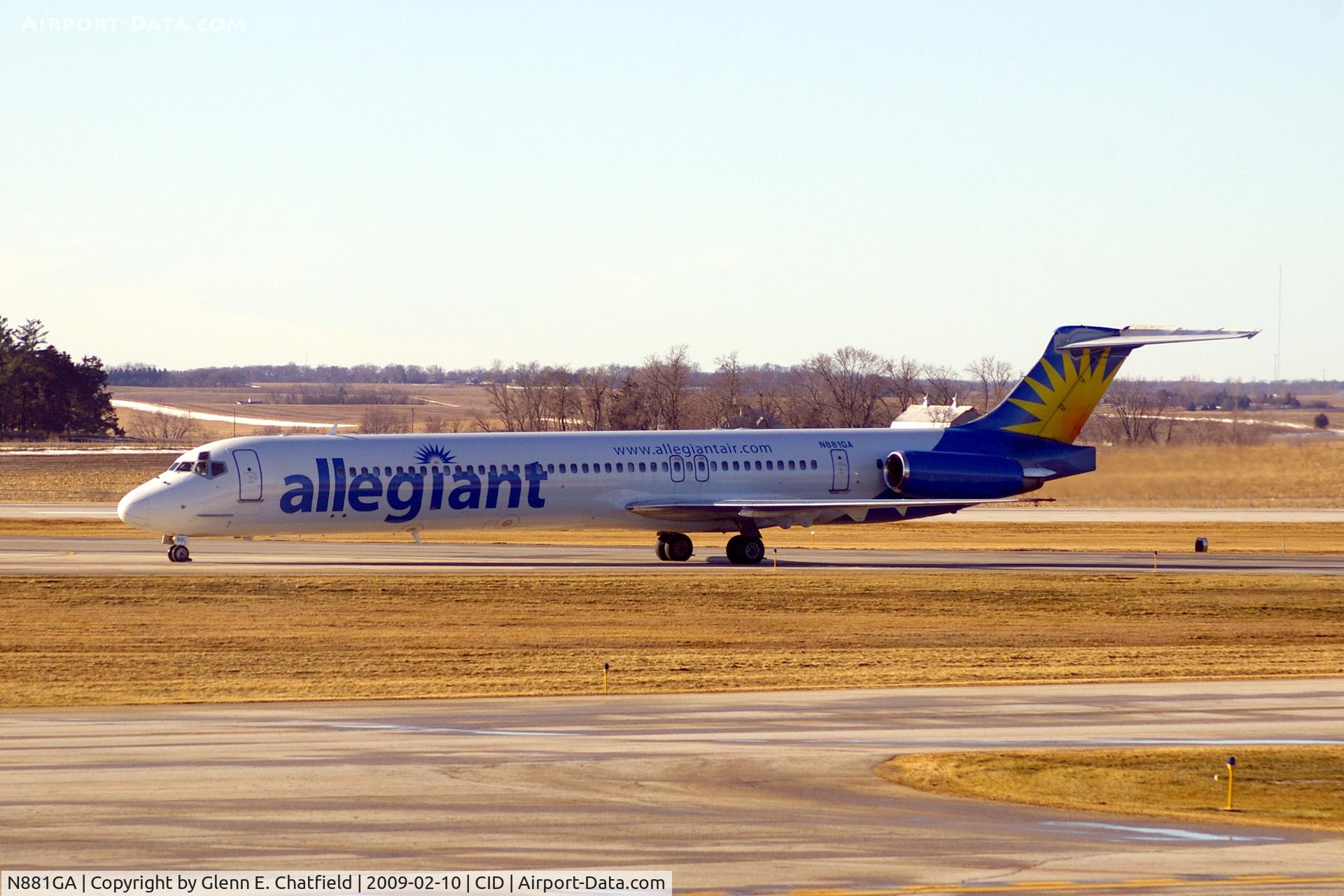 N881GA, 1988 McDonnell Douglas MD-83 (DC-9-83) C/N 49708, Taxiing in to the ramp after landing runway 27