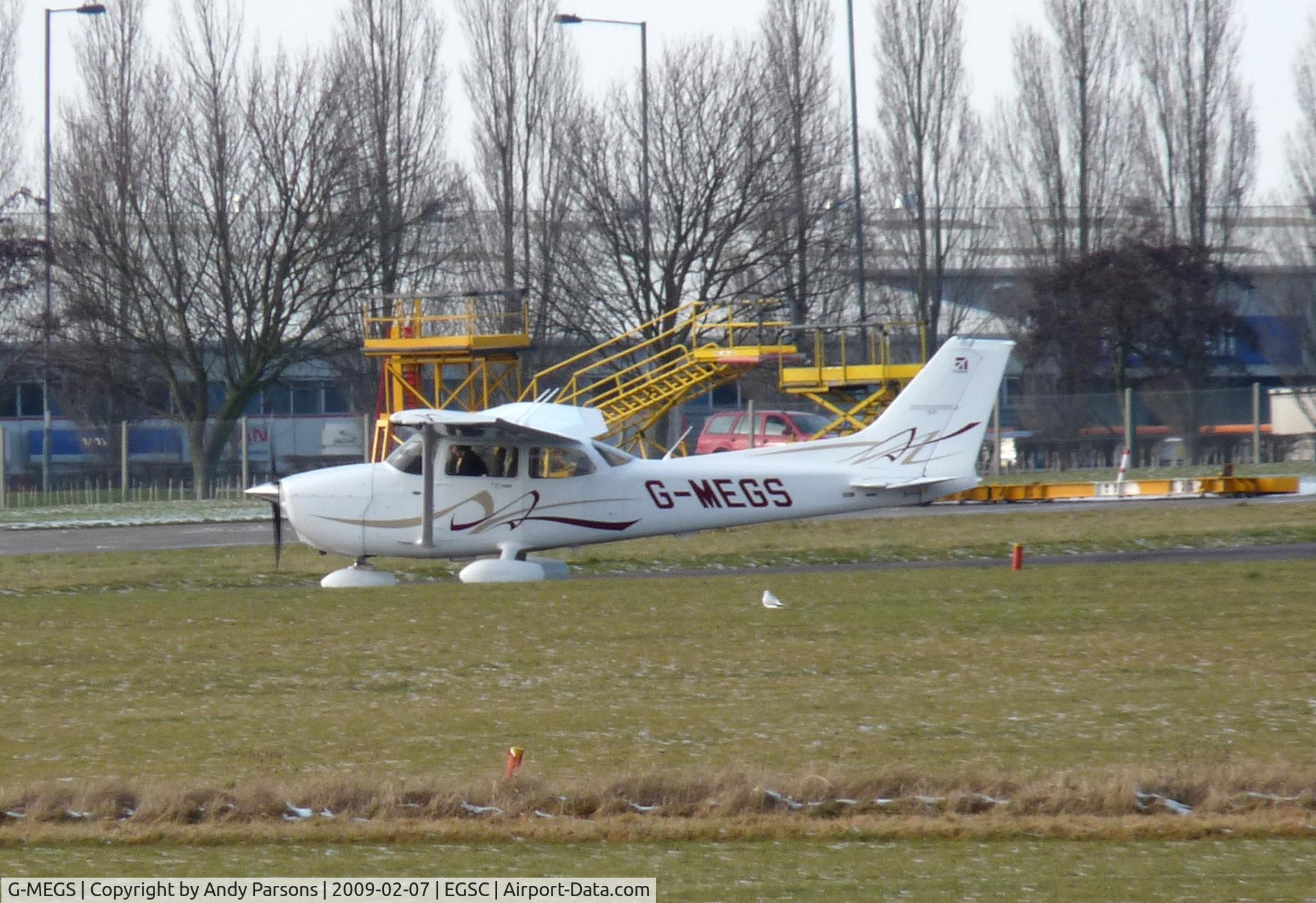 G-MEGS, 2008 Cessna 172S Skyhawk C/N 172S10723, G-MEGS Landing at Cambridge