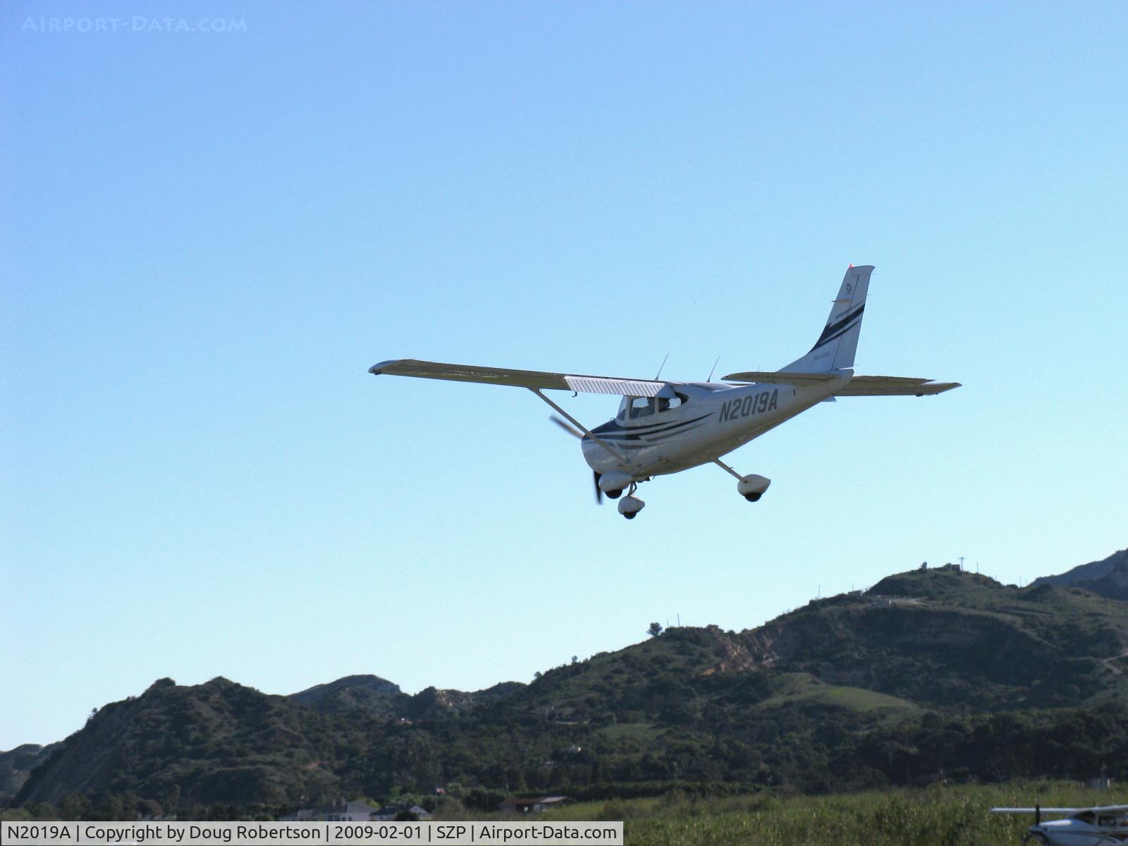 N2019A, 2005 Cessna 182T Skylane C/N 18281698, 2005 Cessna 182T SKYLANE, Lycoming IO-540-AB1A5 230 Hp, landing Rwy 04