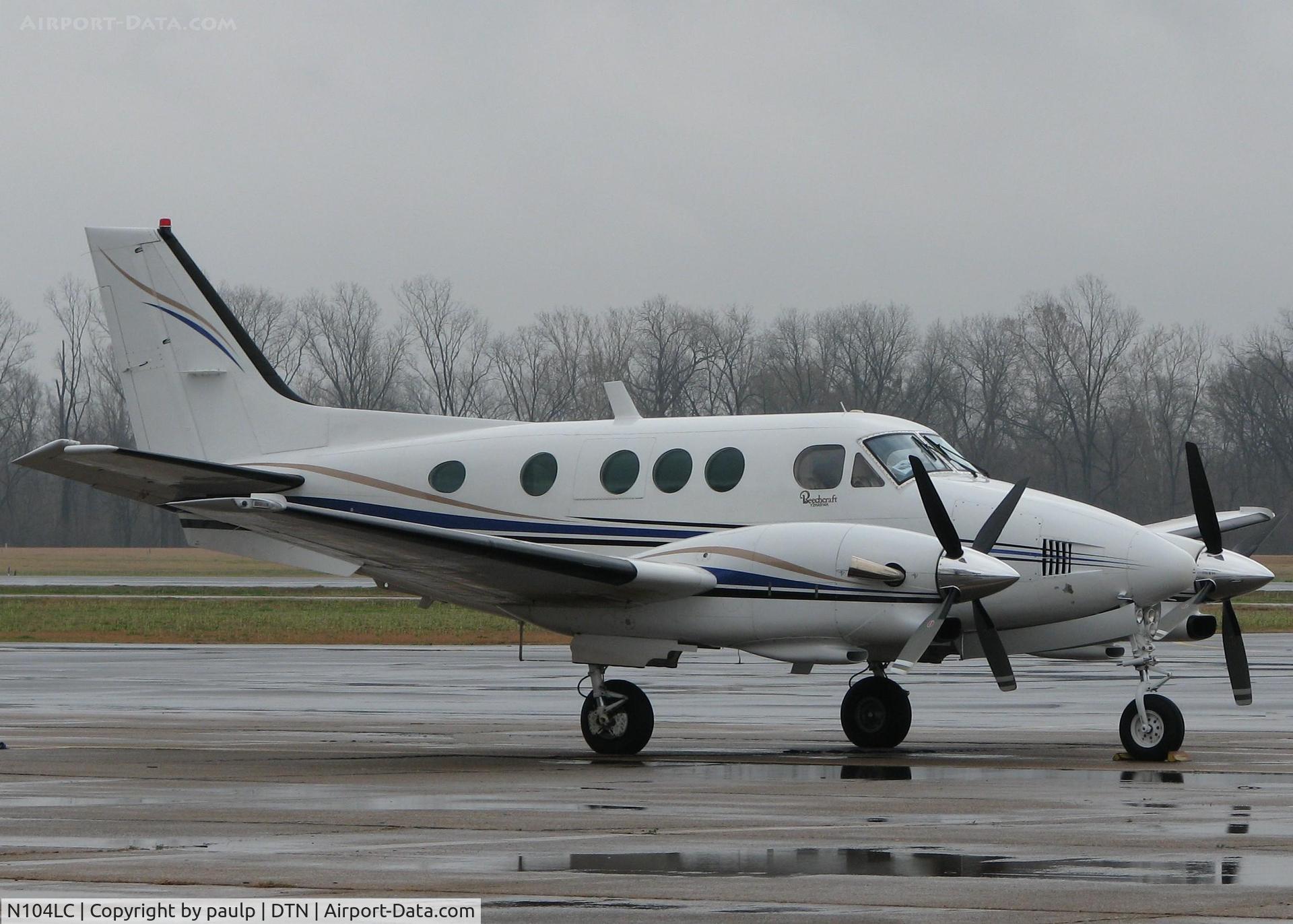 N104LC, 1977 Beech C90 King Air C/N LJ-757, Parked at the Downtown Shreveport airport on a dreary, rainy, cold day.