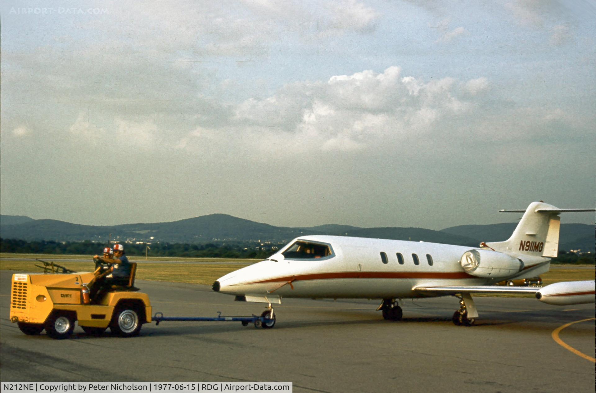 N212NE, Gates Learjet 25D C/N 212, Displayed as N911MG at the 1977 Reading Airshow by Northeast Jet Company of Allentown.