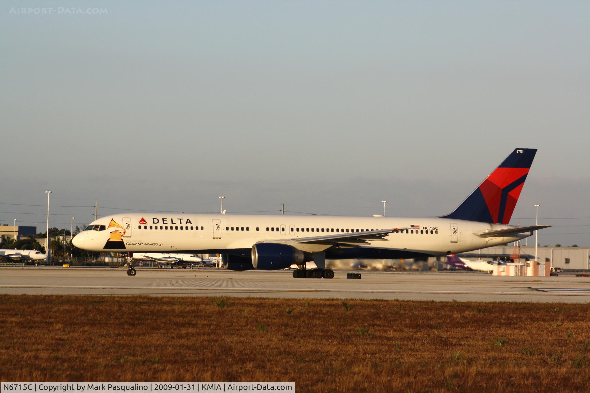 N6715C, 2001 Boeing 757-232 C/N 30486, Boeing 757-200