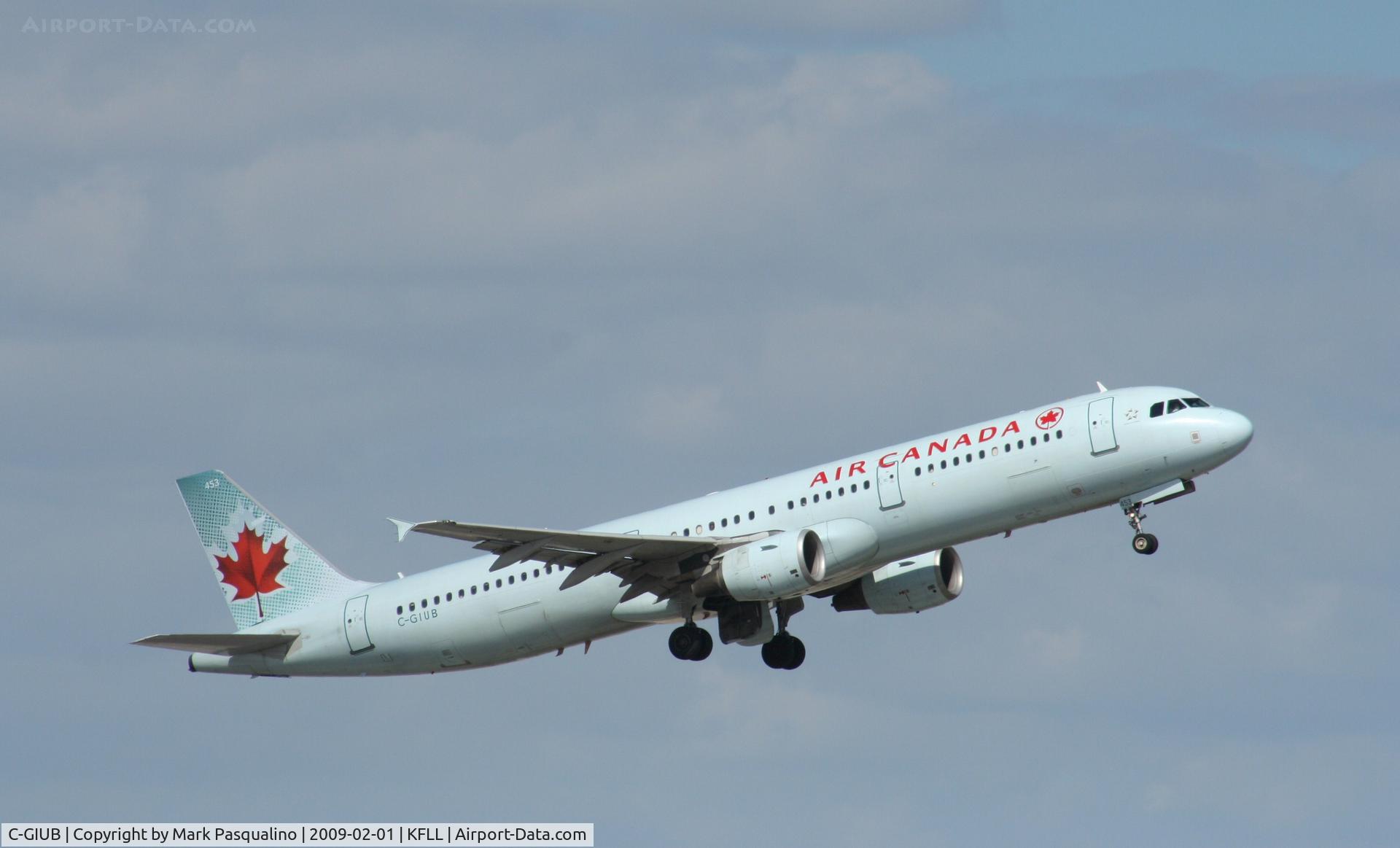 C-GIUB, 2001 Airbus A321-211 C/N 1623, Airbus A321-200