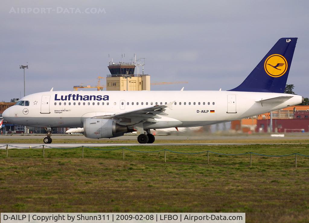 D-AILP, 1997 Airbus A319-114 C/N 717, Lining up rwy 32R for departure...