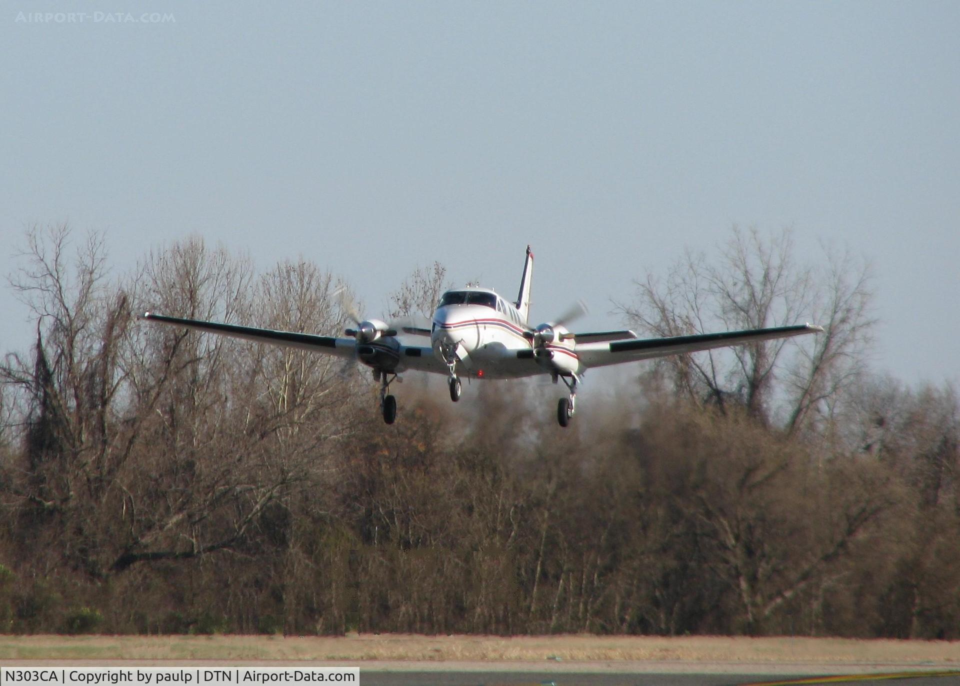 N303CA, 1986 Beech C90A King Air C/N LJ1134, Off of runway 32 at the Downtown Shreveport airport.