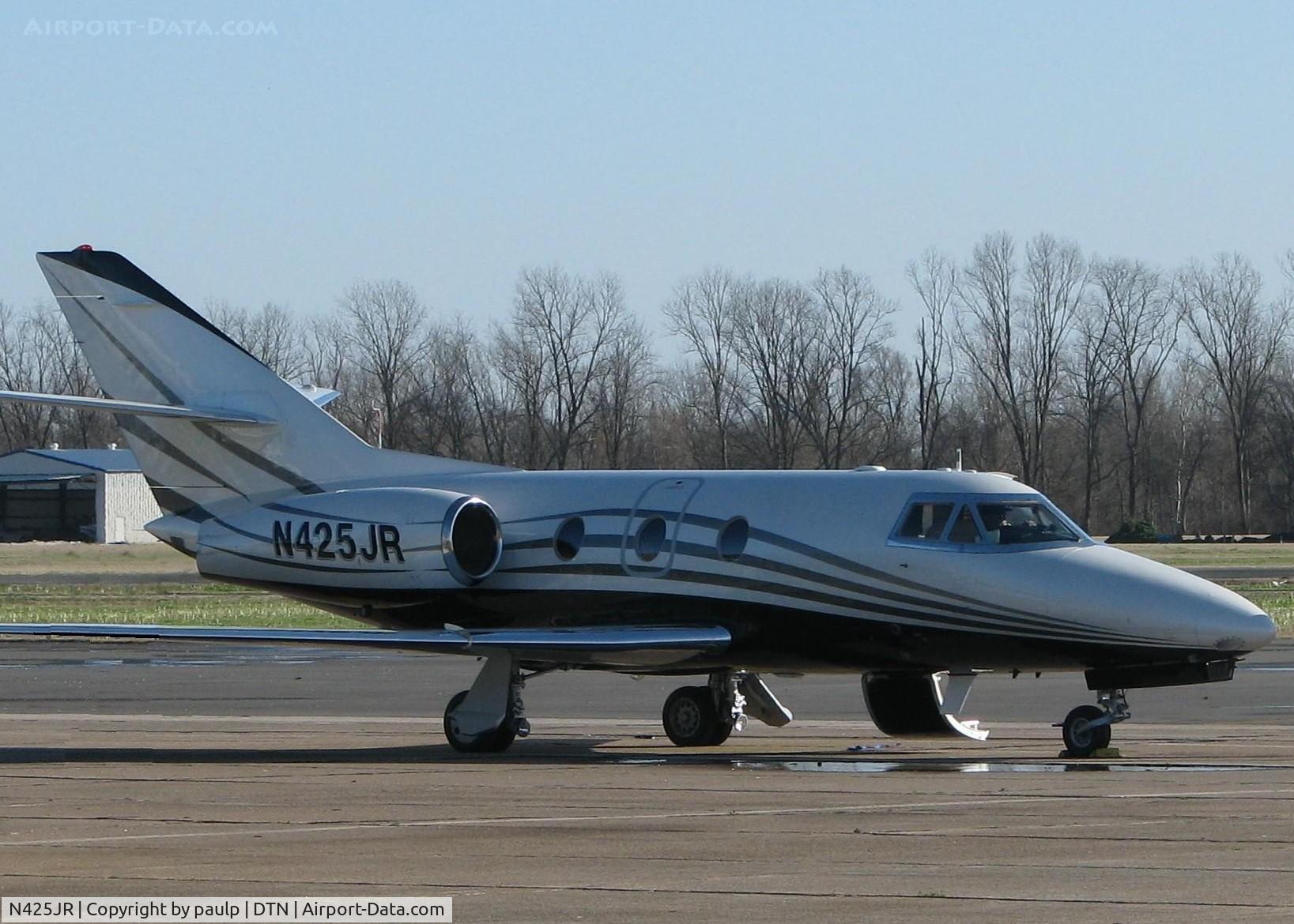 N425JR, 1980 Dassault-Breguet Falcon 10 C/N 162, Parking at Downtown Shreveport.