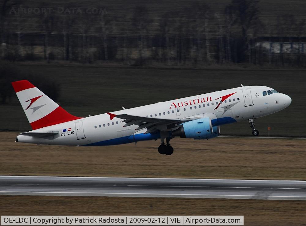 OE-LDC, 2004 Airbus A319-112 C/N 2262, A 319 from Austrian taking off on RWY 29 in VIE
