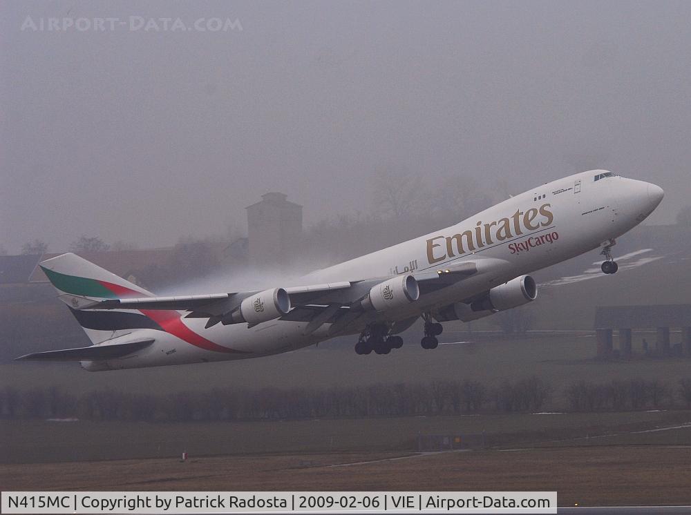 N415MC, 2002 Boeing 747-47UF C/N 32837, Visited Vienna in February 2009 for the delivery of a replacement engine for a T7 of Emirates