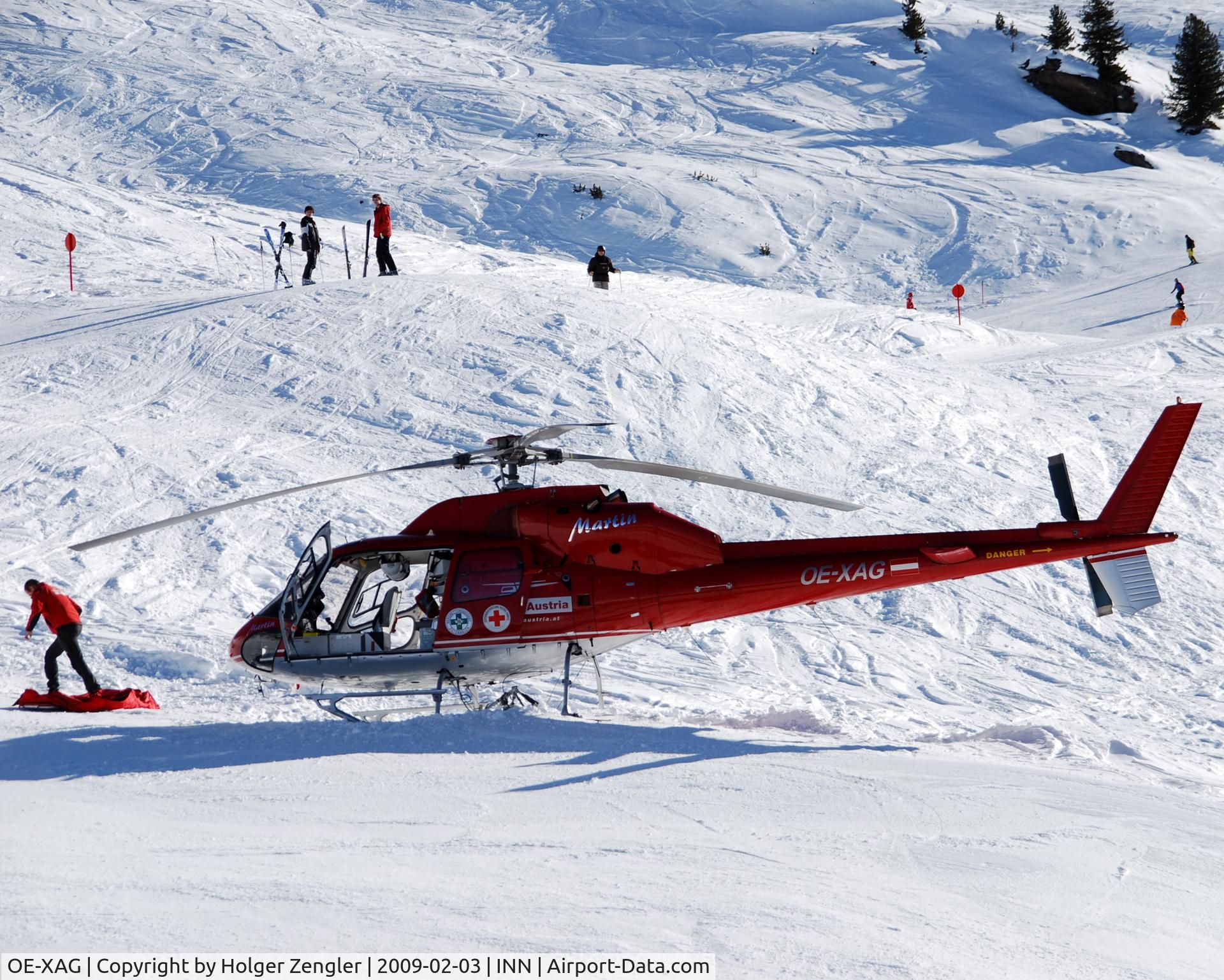 OE-XAG, Aerospatiale AS-355F-2 Ecureuil 2 C/N 5478, doc lifter