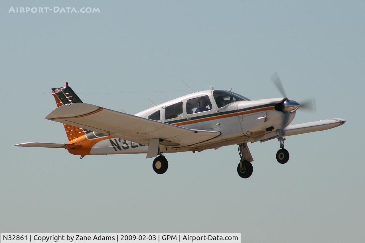 N32861, 1974 Piper PA-28R-200 C/N 28R-7535096, At Grand Prairie Municipal