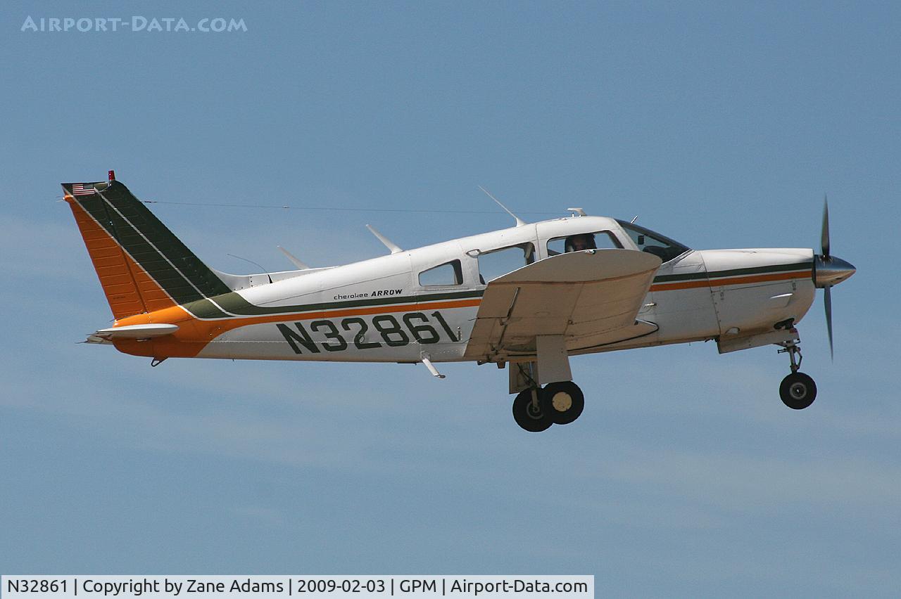N32861, 1974 Piper PA-28R-200 C/N 28R-7535096, At Grand Prairie Municipal