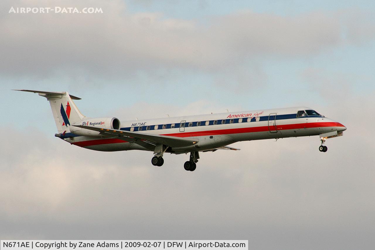 N671AE, 2004 Embraer ERJ-145LR (EMB-145LR) C/N 145793, American Eagle at DFW