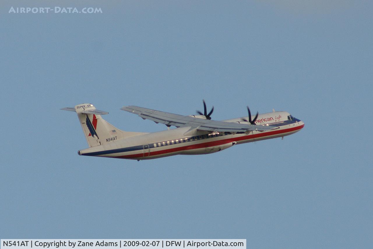 N541AT, 1998 ATR 72-212A C/N 541, American Eagle at DFW