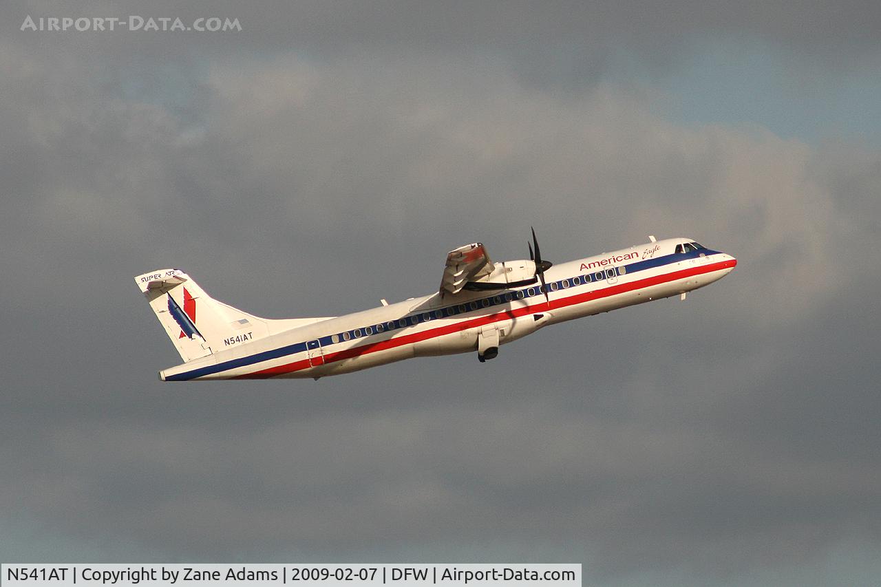 N541AT, 1998 ATR 72-212A C/N 541, American Eagle departing DFW