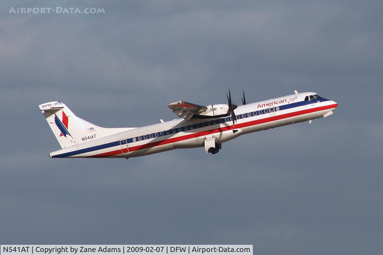 N541AT, 1998 ATR 72-212A C/N 541, American Eagle departing DFW