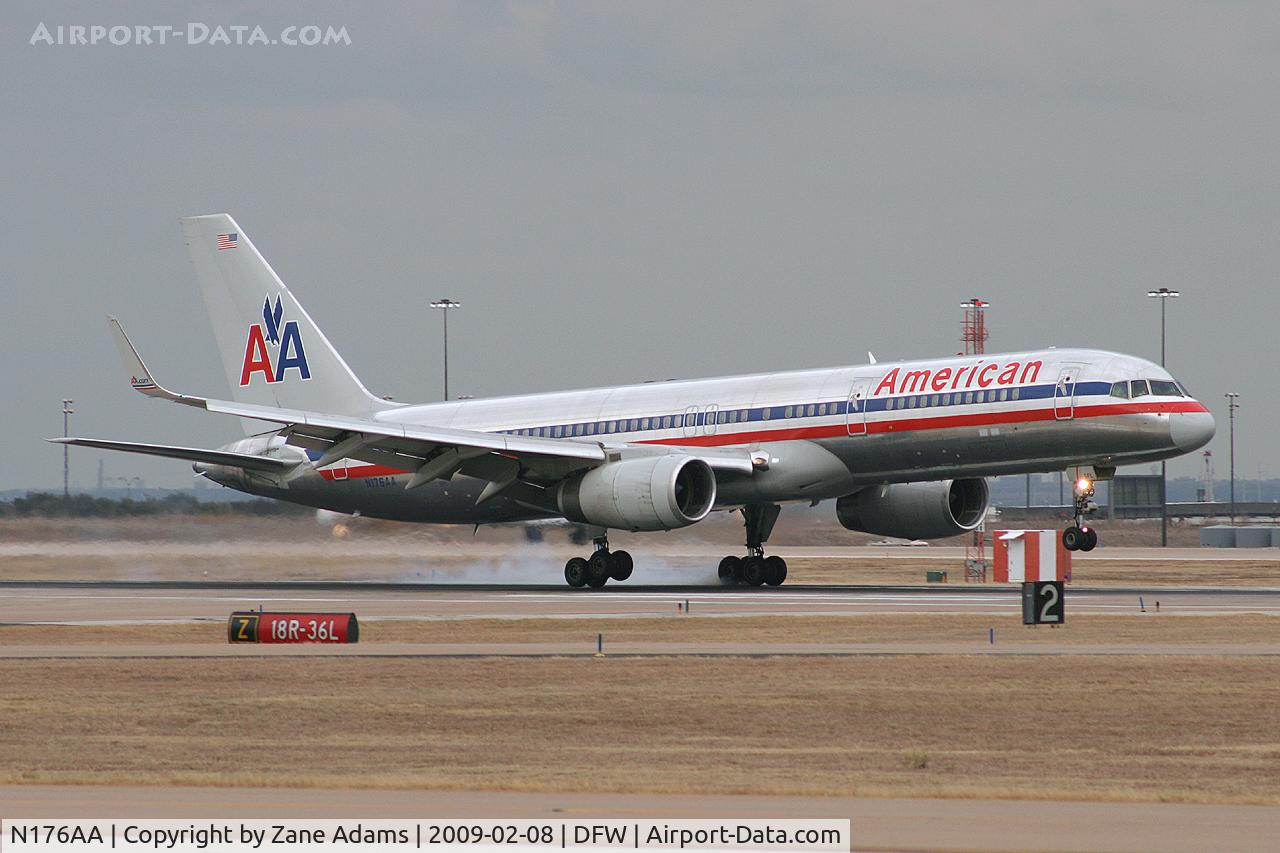 N176AA, 2001 Boeing 757-223 C/N 32395/994, American Airlines 757 at DFW