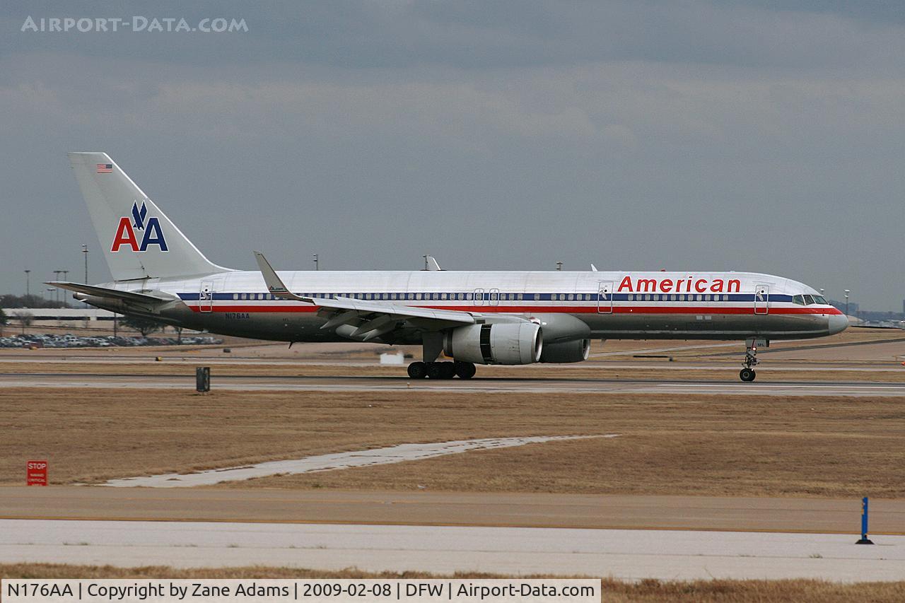 N176AA, 2001 Boeing 757-223 C/N 32395/994, American Airlines 757 landing at DFW
