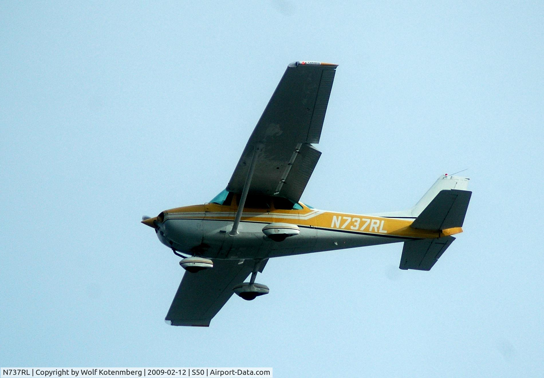 N737RL, 1977 Cessna 172N C/N 17269615, on final