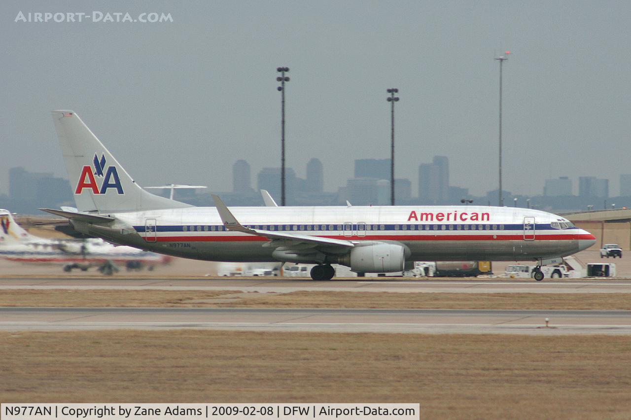 N977AN, 2001 Boeing 737-823 C/N 29550, American Airlines 737 at DFW