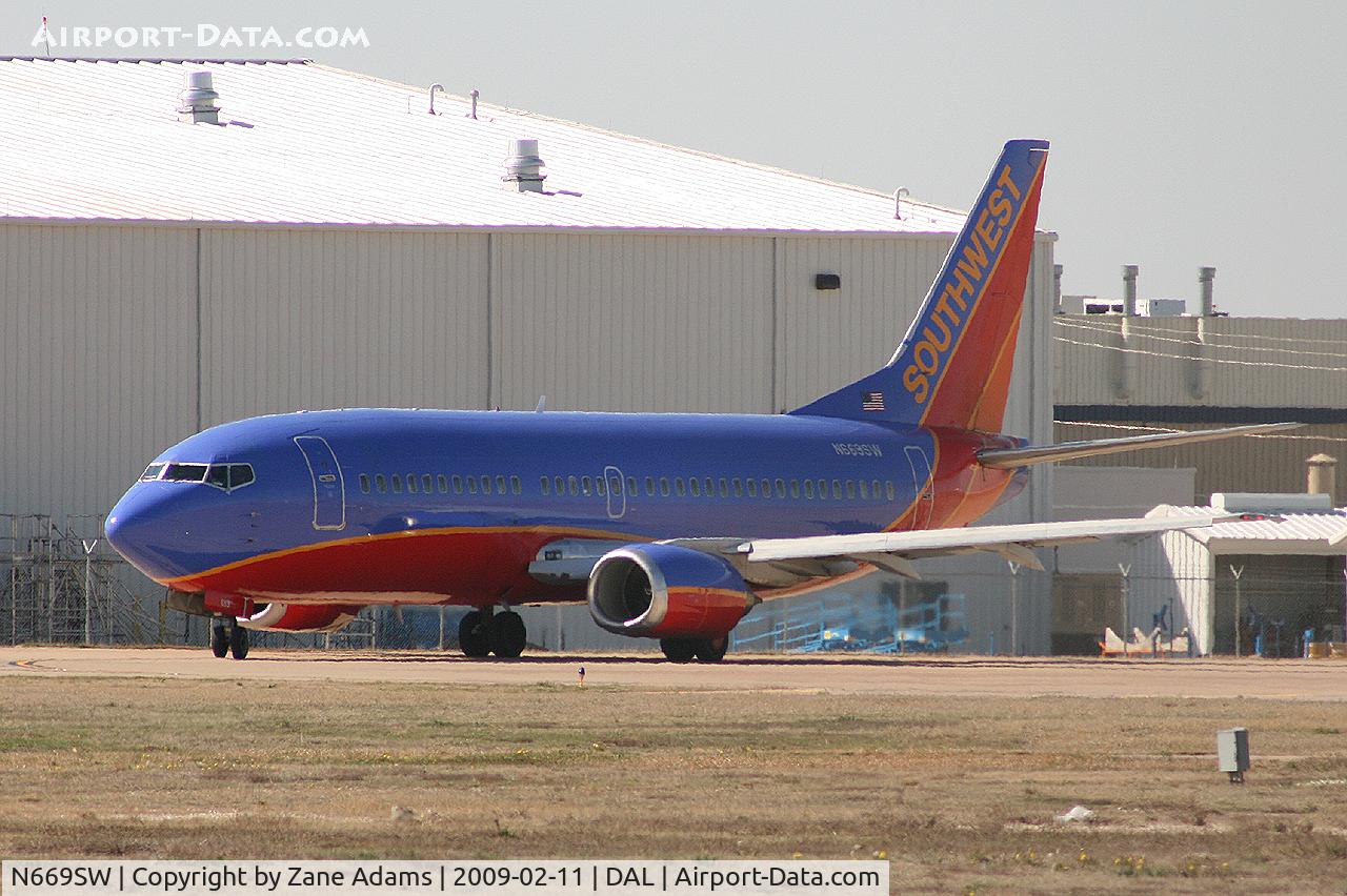 N669SW, 1987 Boeing 737-3A4 C/N 23752, Southwest Airlines 737 at Love Field