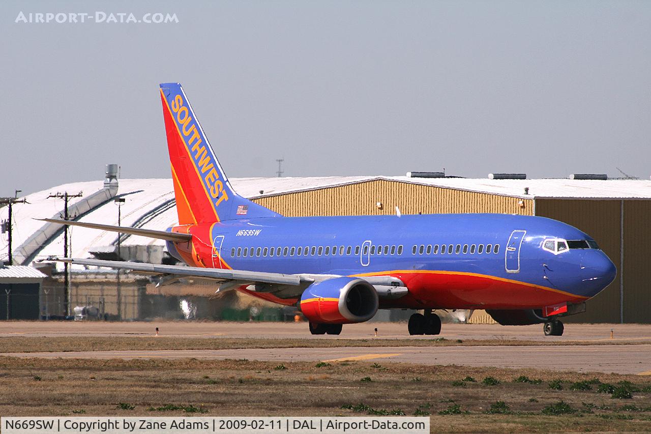 N669SW, 1987 Boeing 737-3A4 C/N 23752, Southwest Airlines 737 at Love Field
