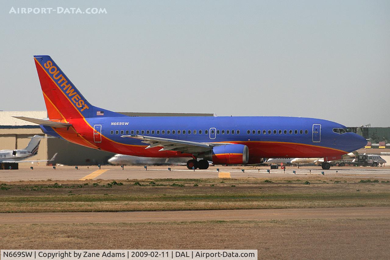 N669SW, 1987 Boeing 737-3A4 C/N 23752, Southwest Airlines 737 at Love Field