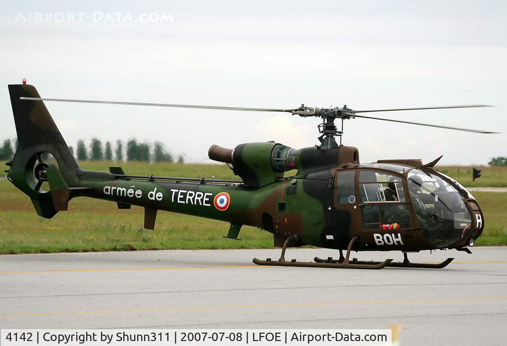 4142, Aérospatiale SA-342M Gazelle C/N 2142, Waiting his show during LFOE Airshow 2007
