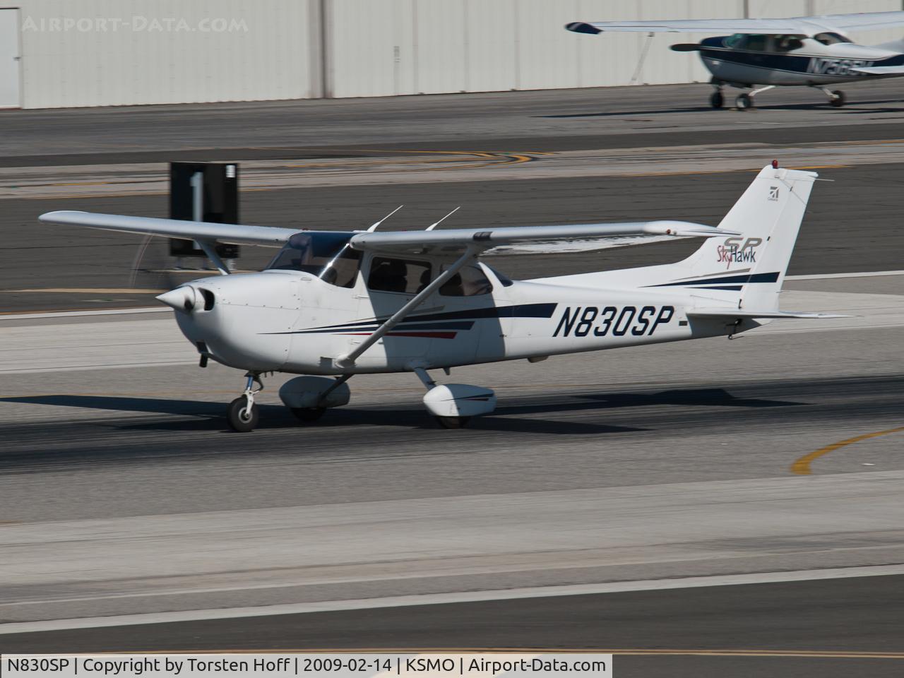 N830SP, 2001 Cessna 172S C/N 172S8745, N830SP departing from RWY 21