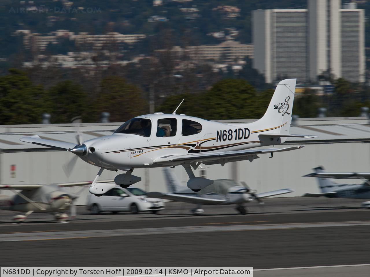 N681DD, 2005 Cirrus SR22 C/N 1284, N681DD arriving on RWY 21