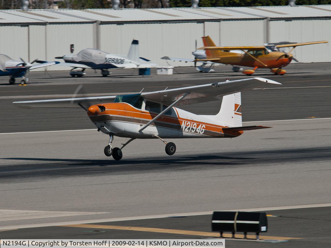 N2194G, 1958 Cessna 182A Skylane C/N 51494, N2194G departing from RWY 21