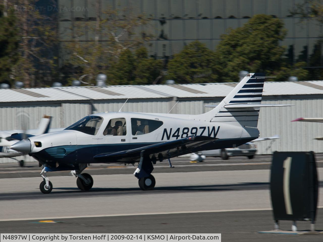 N4897W, 1977 Rockwell International 114 Commander C/N 14227, N4897W departing from RWY 21