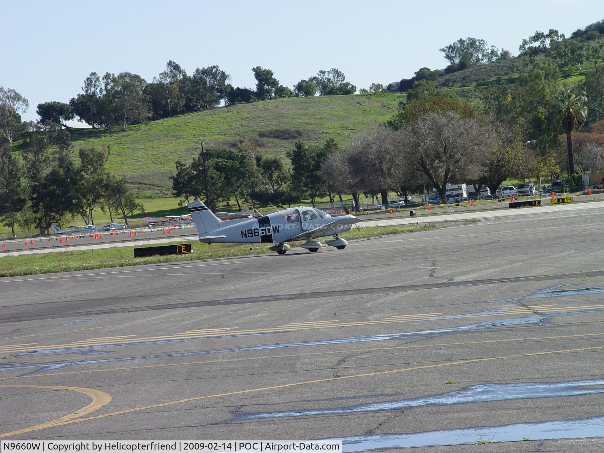 N9660W, 1967 Piper PA-28-140 C/N 28-23122, Taxiing off of Runway 8R