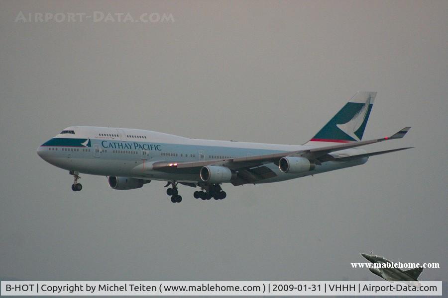 B-HOT, 1990 Boeing 747-467 C/N 24851, Cathay Pacific approaching 25R