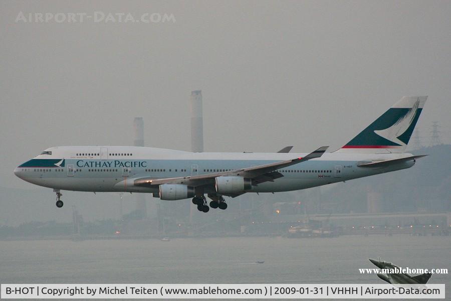 B-HOT, 1990 Boeing 747-467 C/N 24851, Cathay Pacific approaching 25R