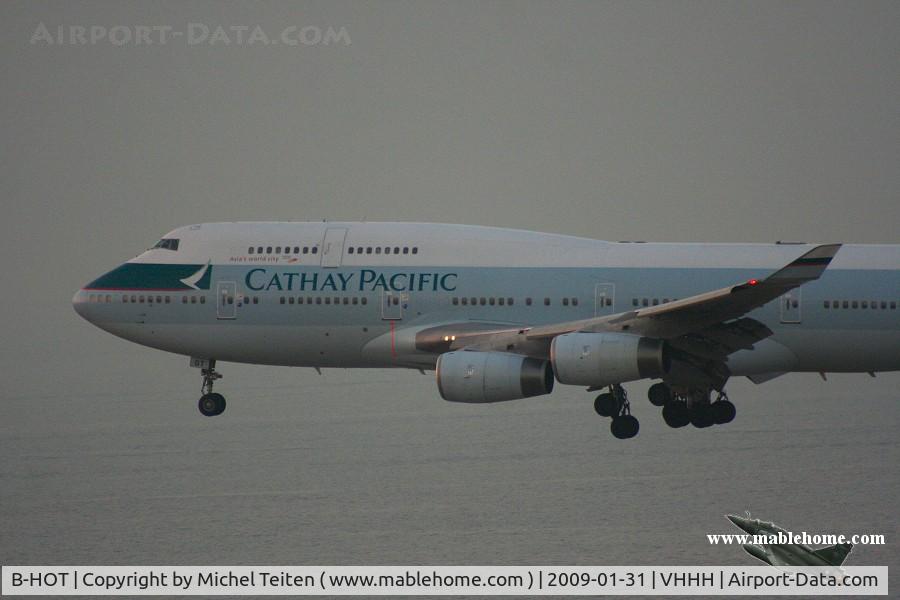 B-HOT, 1990 Boeing 747-467 C/N 24851, Cathay Pacific approaching 25R